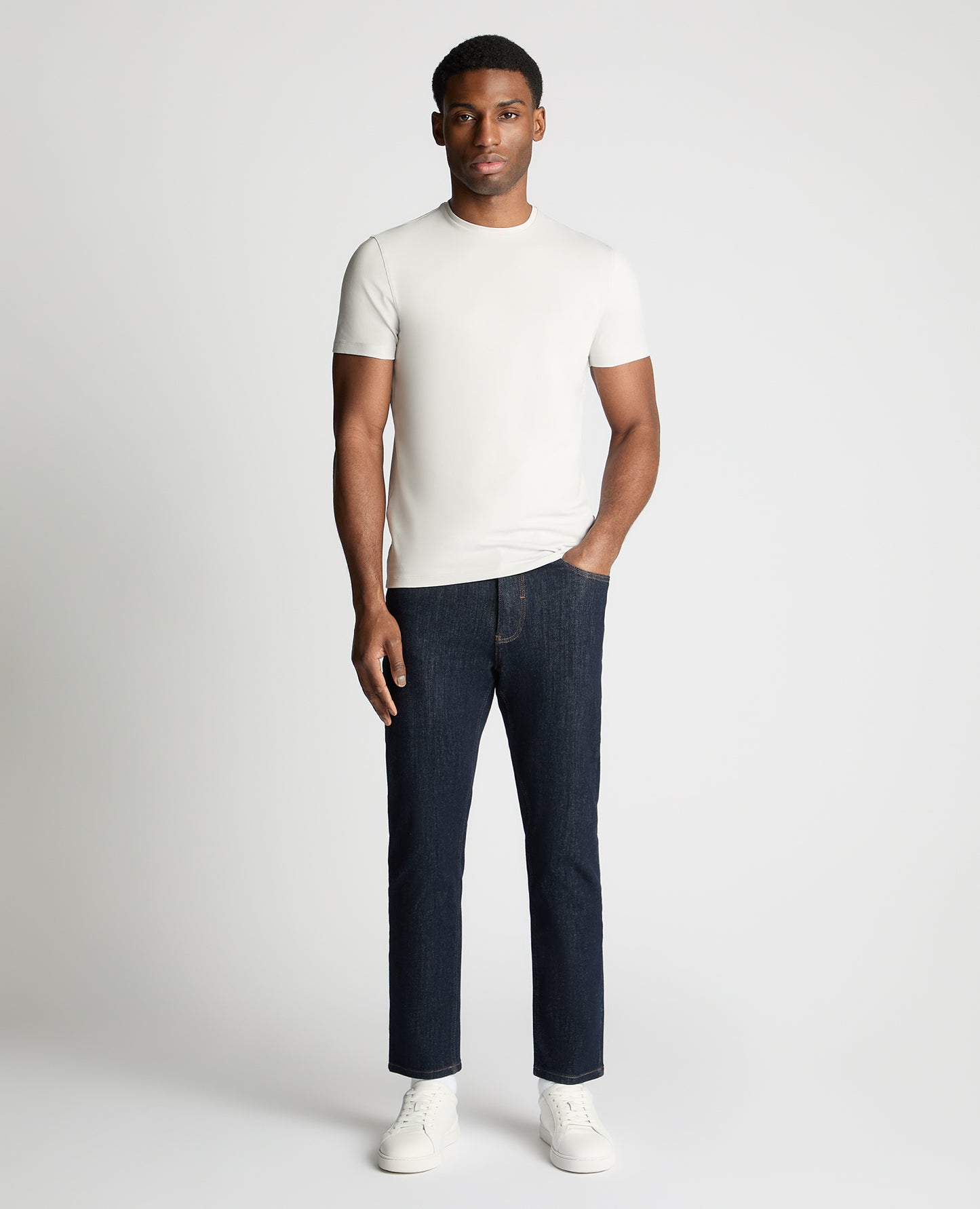 Man wearing a Grey t-shirt