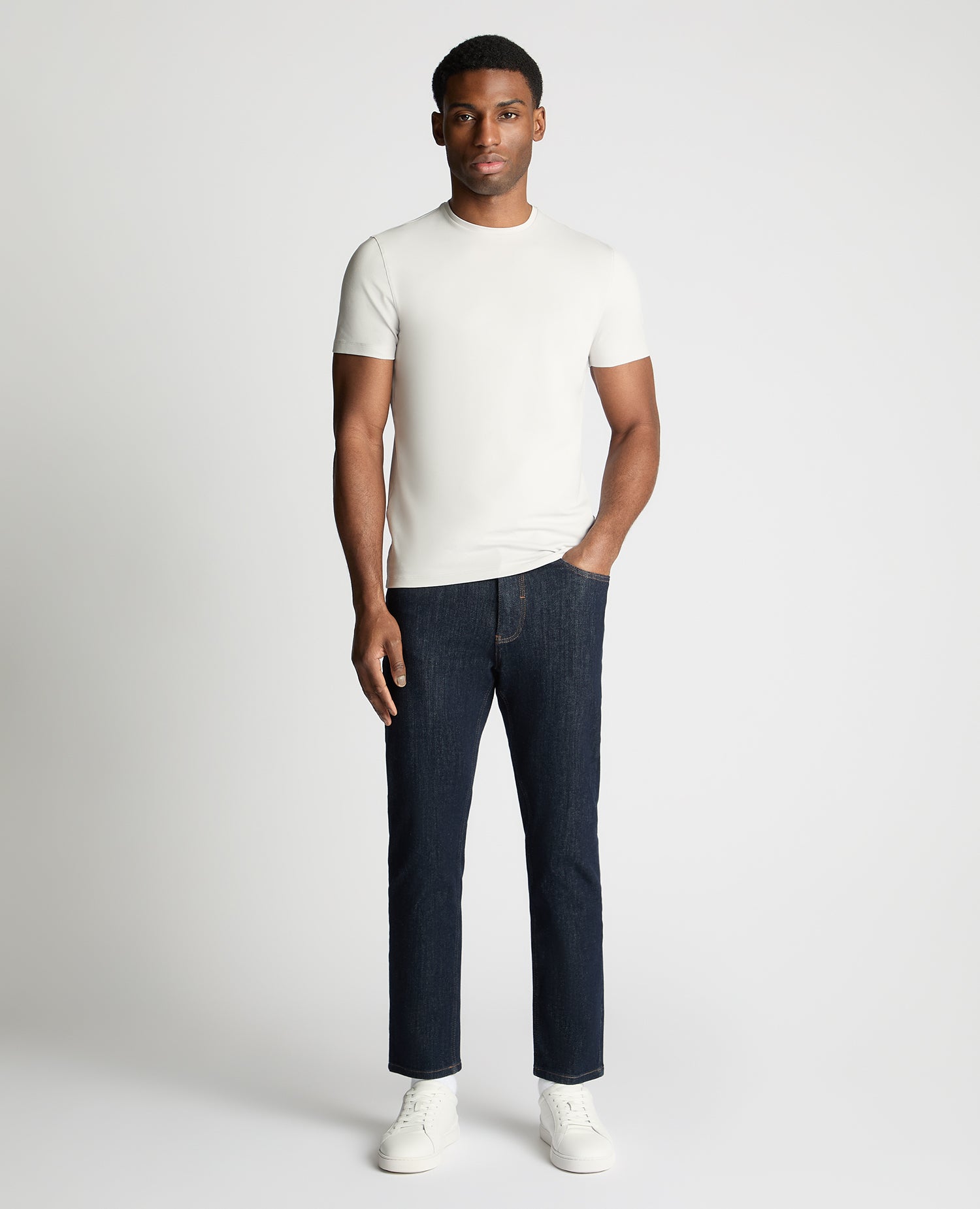 Man wearing a Grey t-shirt