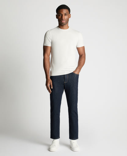 Man wearing a Grey t-shirt