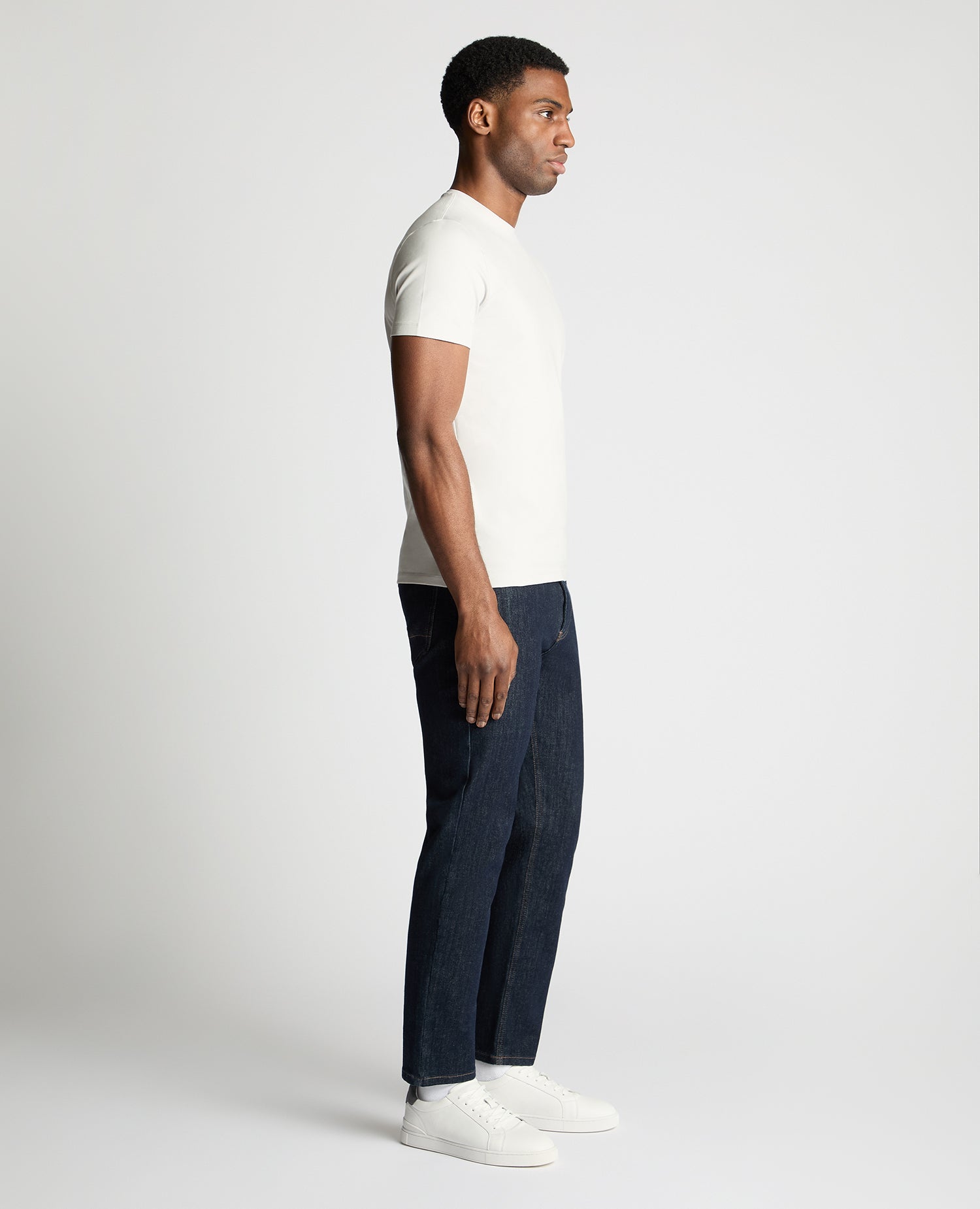 Man wearing a Grey t-shirt