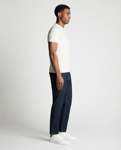 Man wearing a Grey t-shirt