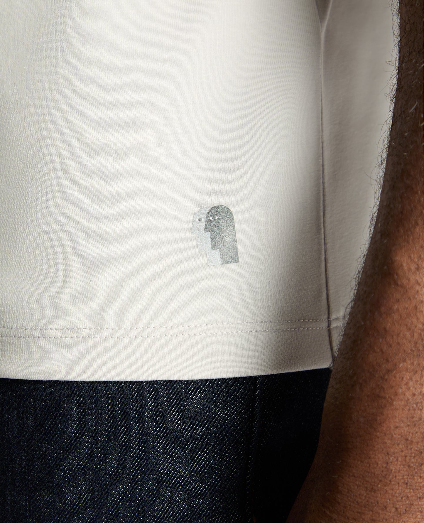 Man wearing a Grey t-shirt