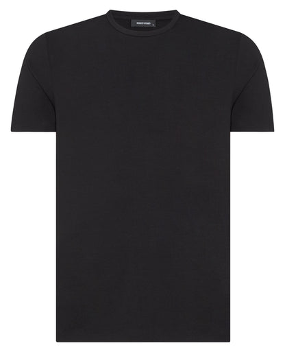 Man wearing a Black t-shirt