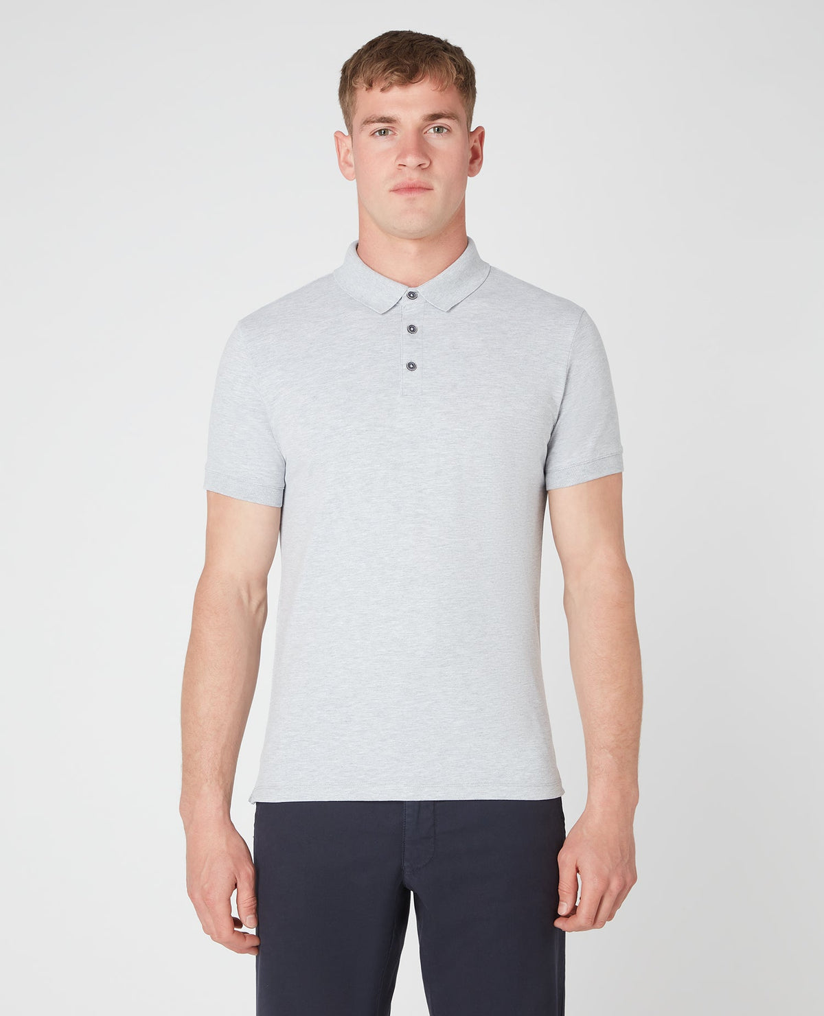 Man wearing a grey Tapered Fit Cotton-Stretch Jersey Polo Shirt