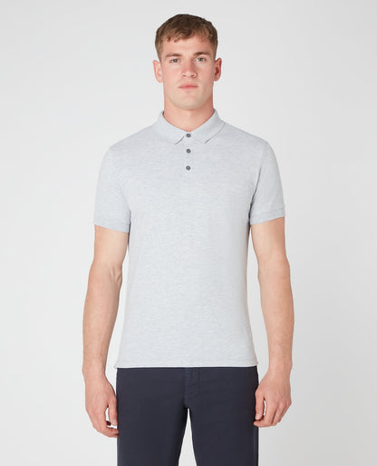 Man wearing a grey Tapered Fit Cotton-Stretch Jersey Polo Shirt