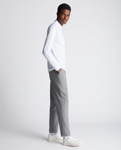 Man wearing a White polo shirt