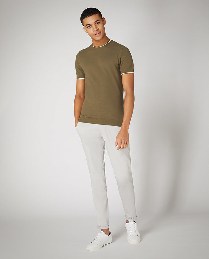 Man wearing a green Slim Fit Knitted Cotton T-Shirt