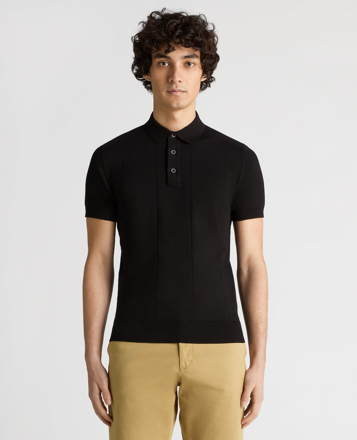 Man wearing a black Slim Fit Knitted Cotton Short-Sleeve Polo