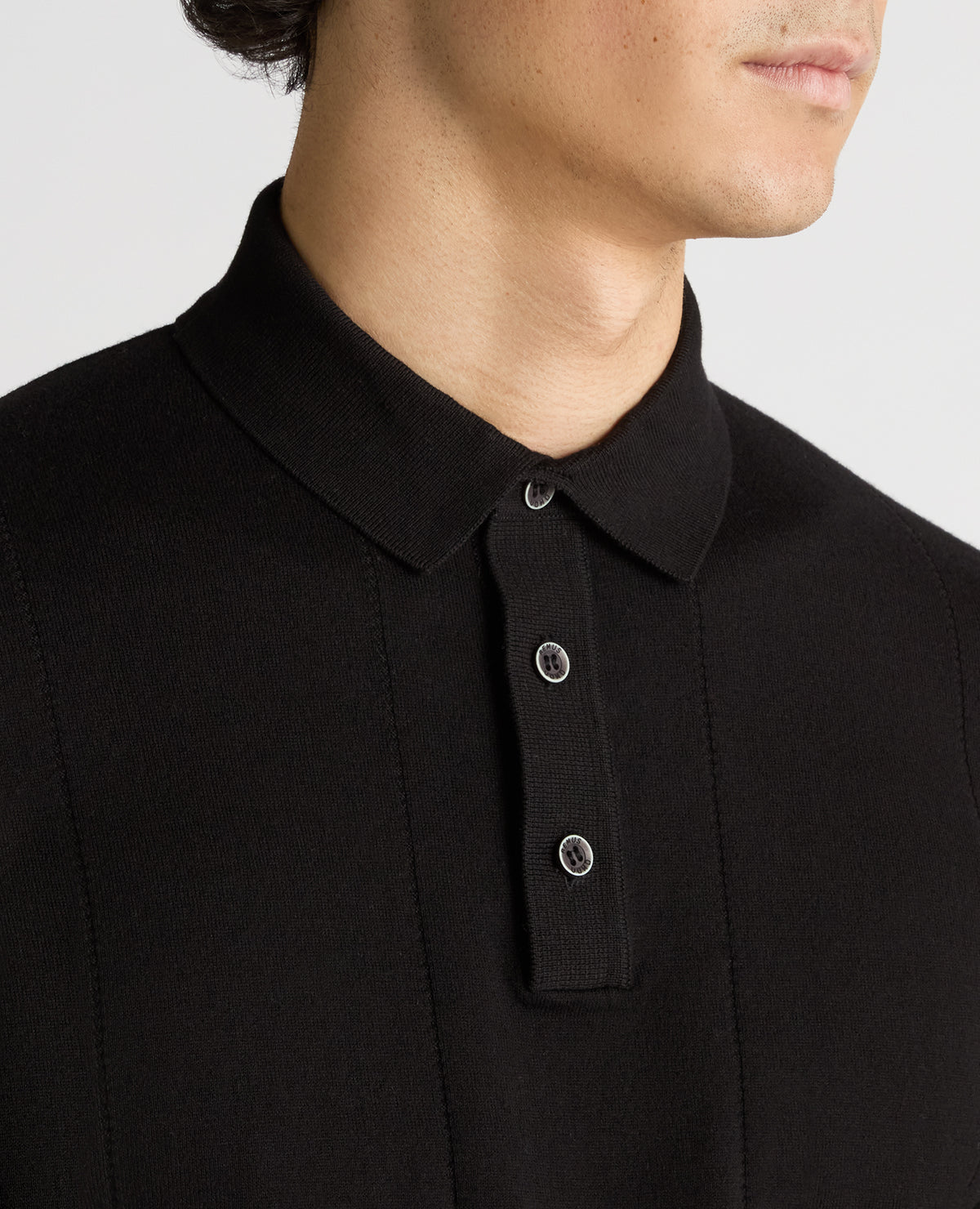 Man wearing a black Slim Fit Knitted Cotton Short-Sleeve Polo