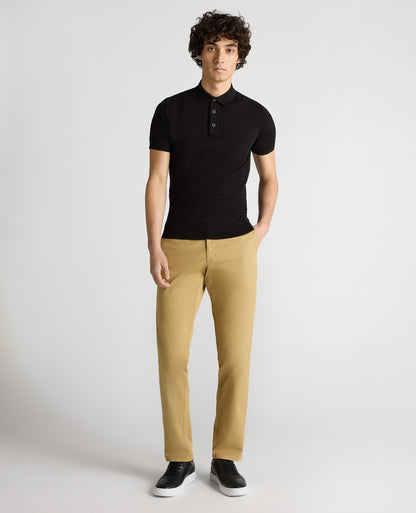 Man wearing a black Slim Fit Knitted Cotton Short-Sleeve Polo