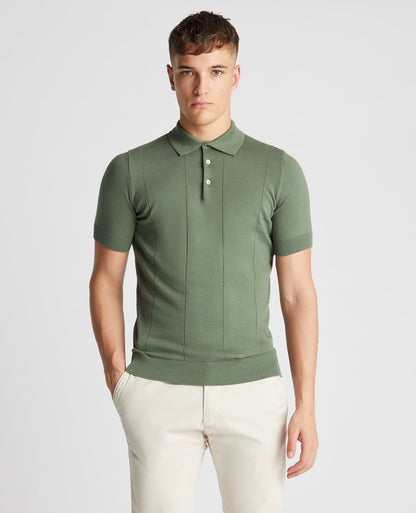 Man wearing a green Slim Fit Knitted Cotton Short-Sleeve Polo