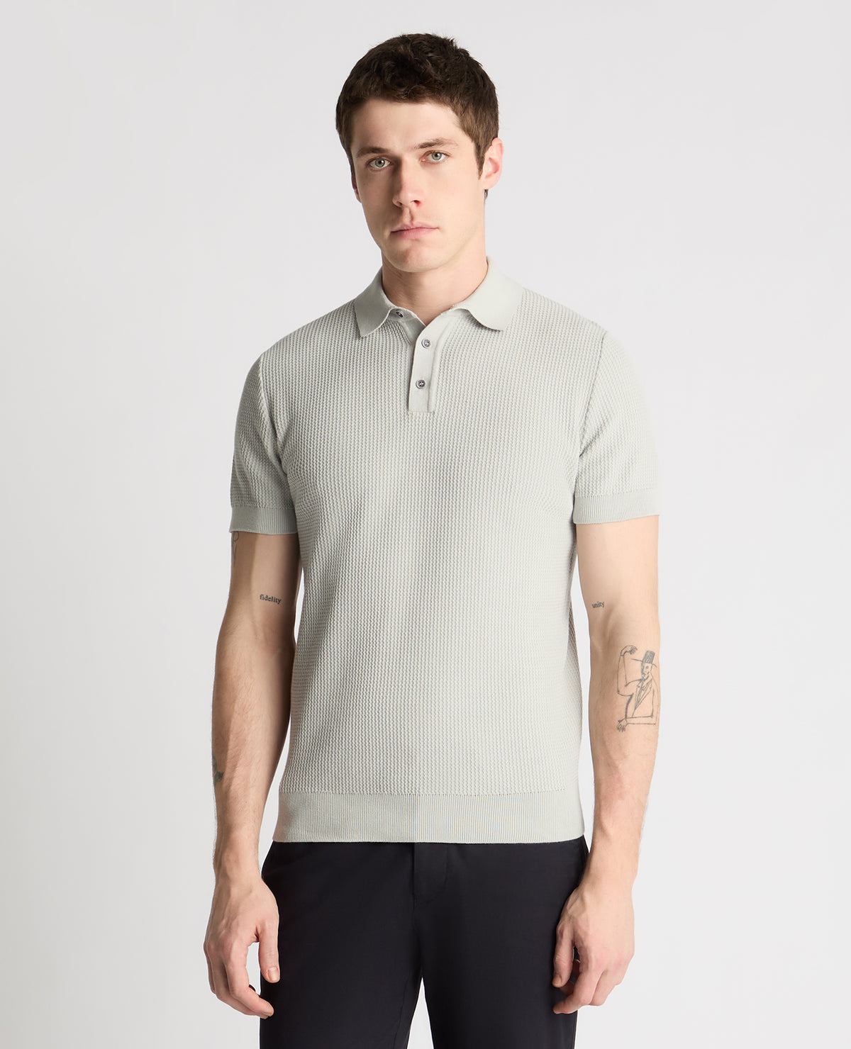 Man wearing a Grey jumper