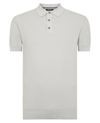 Man wearing a Grey jumper