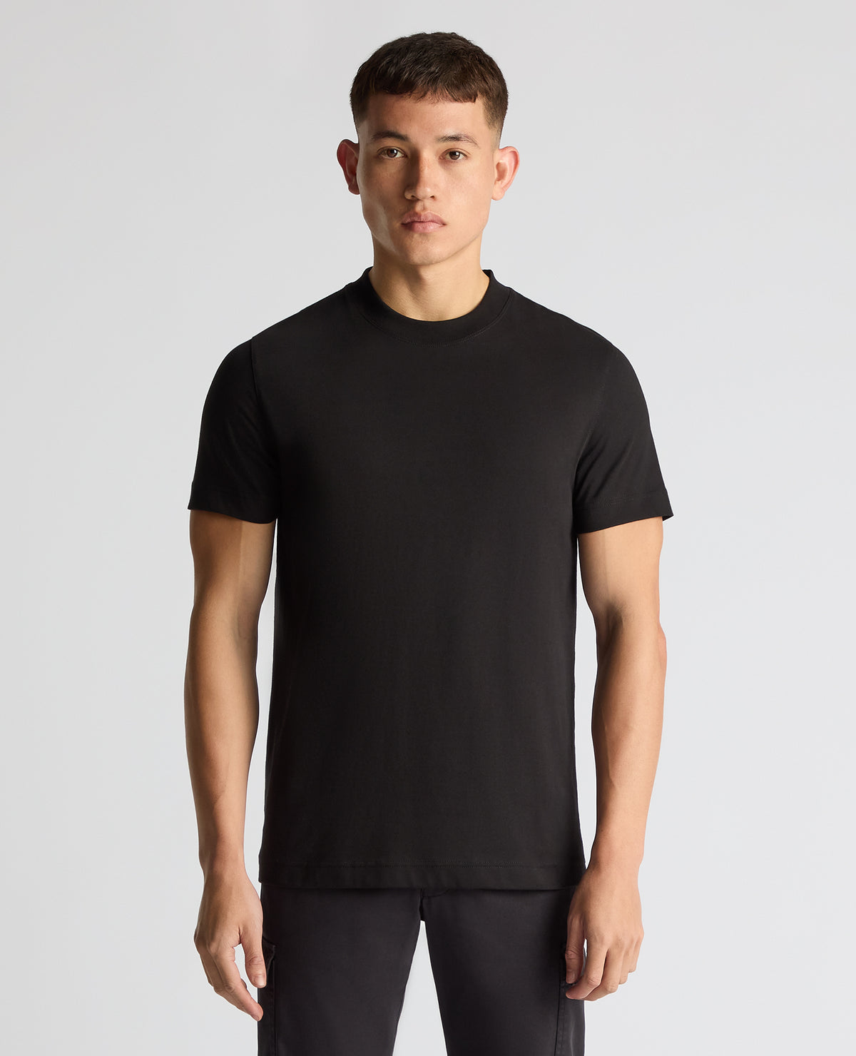 Man wearing a black Regular Fit Organic Cotton T-Shirt