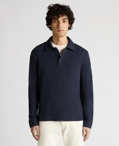 Man wearing a navy Relaxed Fit Cotton-Linen Polo