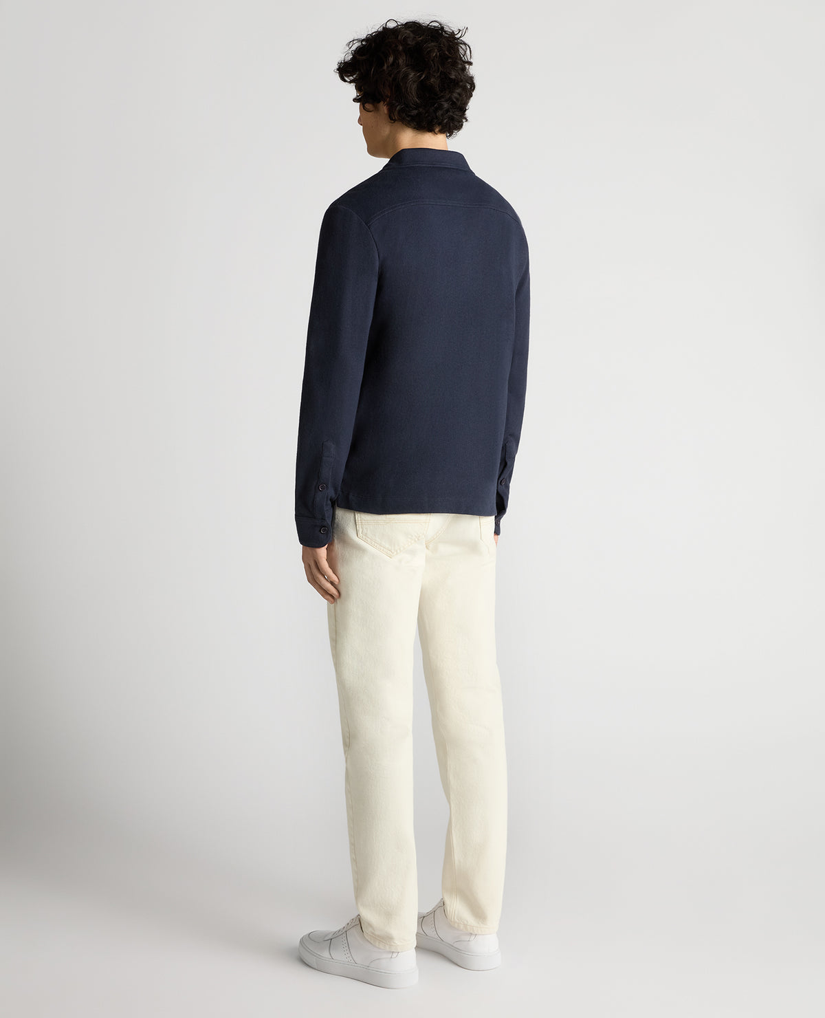 Man wearing a navy Relaxed Fit Cotton-Linen Polo