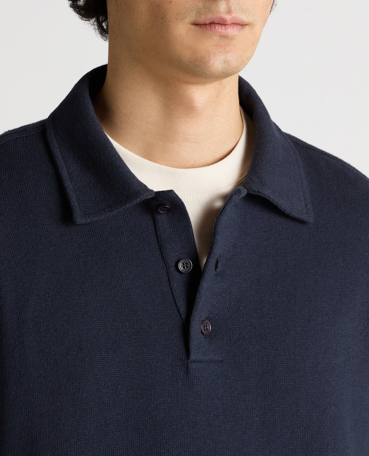 Man wearing a navy Relaxed Fit Cotton-Linen Polo