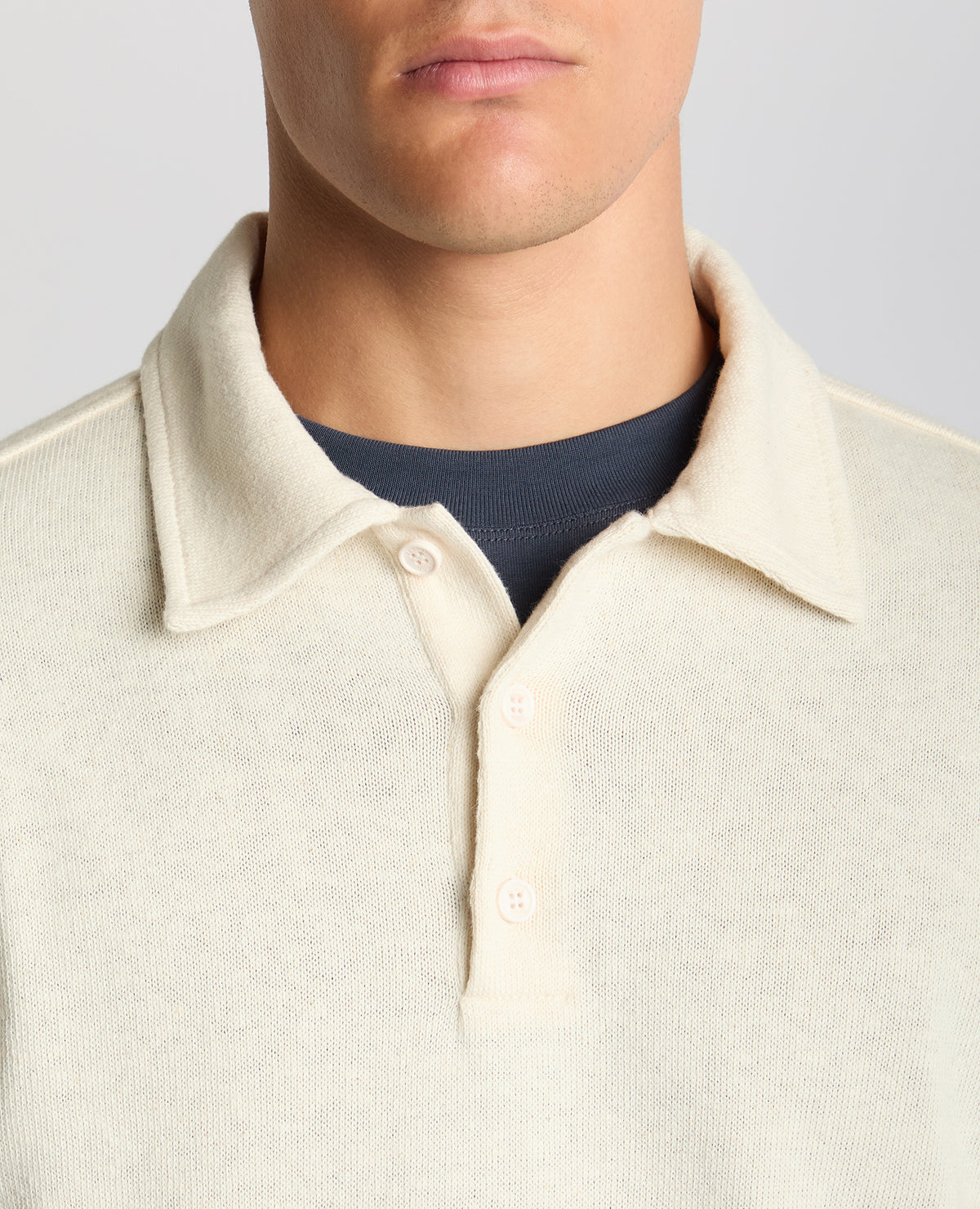 Man wearing a sand Relaxed Fit Cotton-Linen Polo