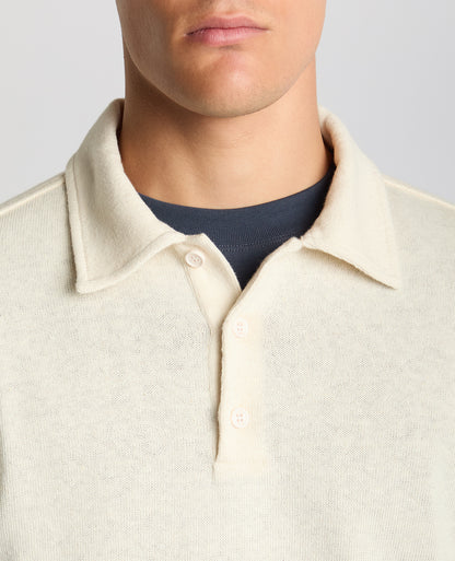 Man wearing a sand Relaxed Fit Cotton-Linen Polo