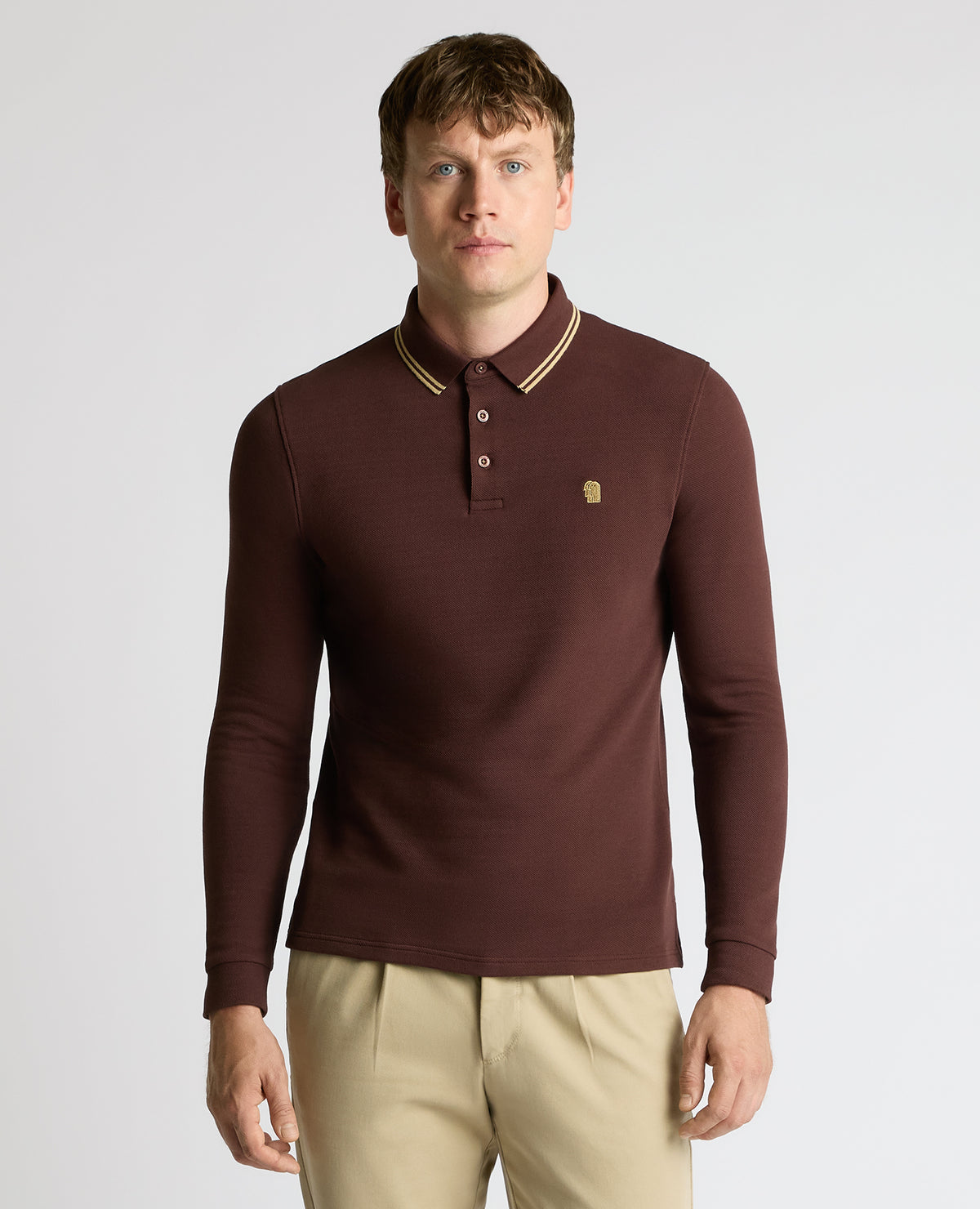 Man wearing a brown Contrast Collar Cotton-Stretch Polo