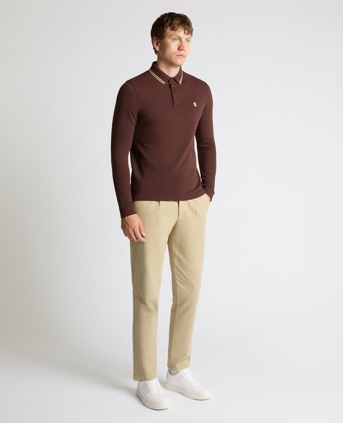 Man wearing a brown Contrast Collar Cotton-Stretch Polo