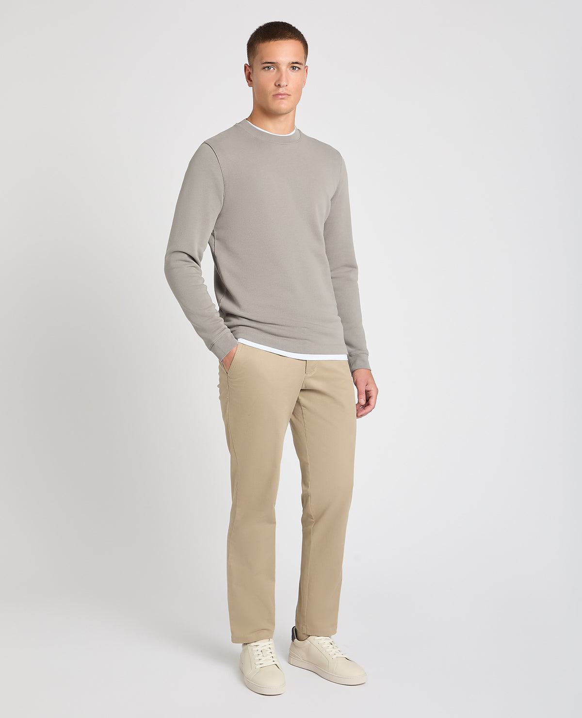 Man wearing a Grey jumper
