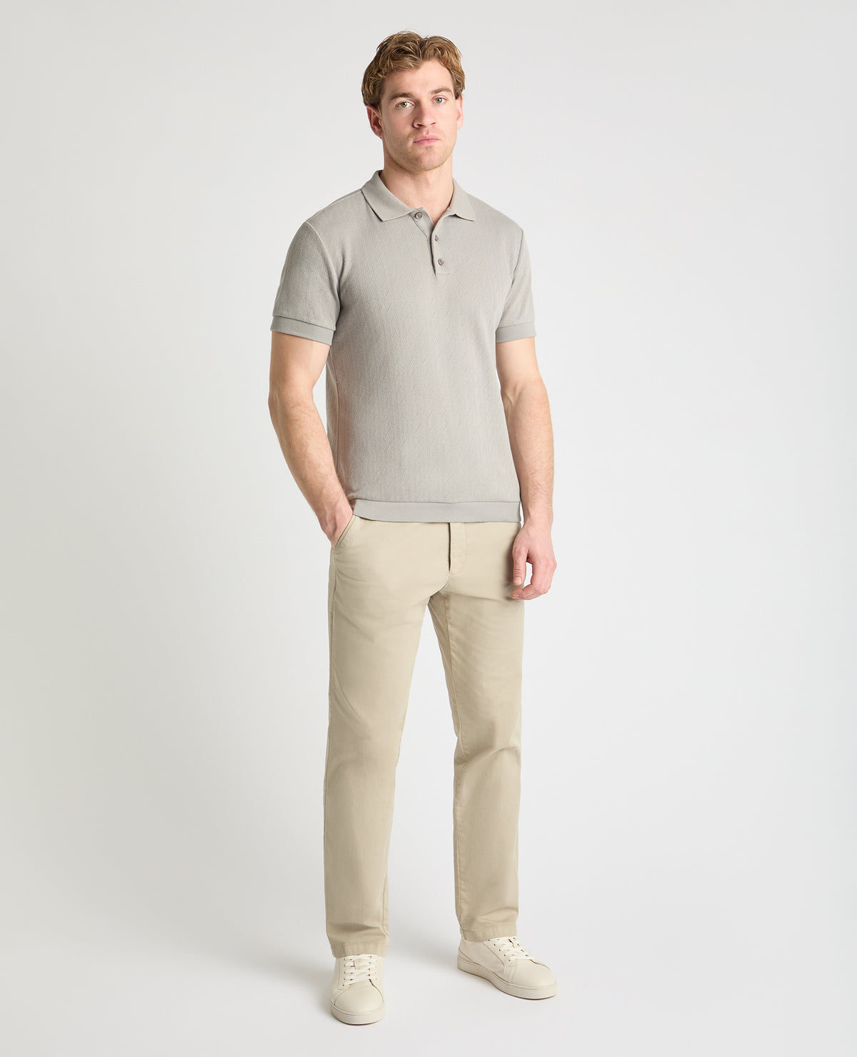 Man wearing a Grey jumper