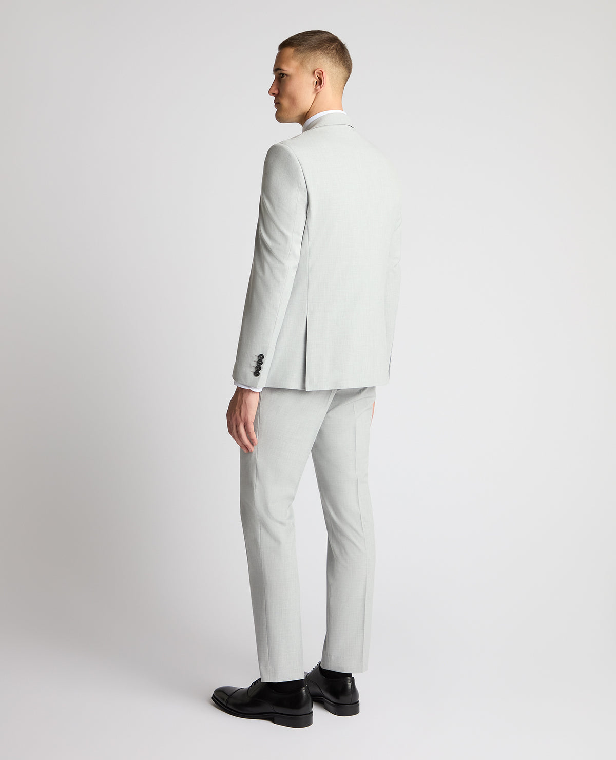 Man wearing a Grey suit