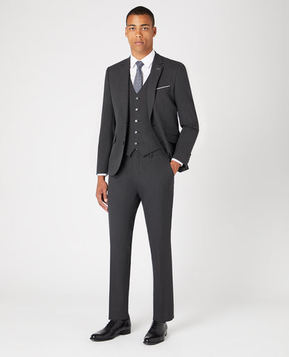 Man wearing a Grey suit