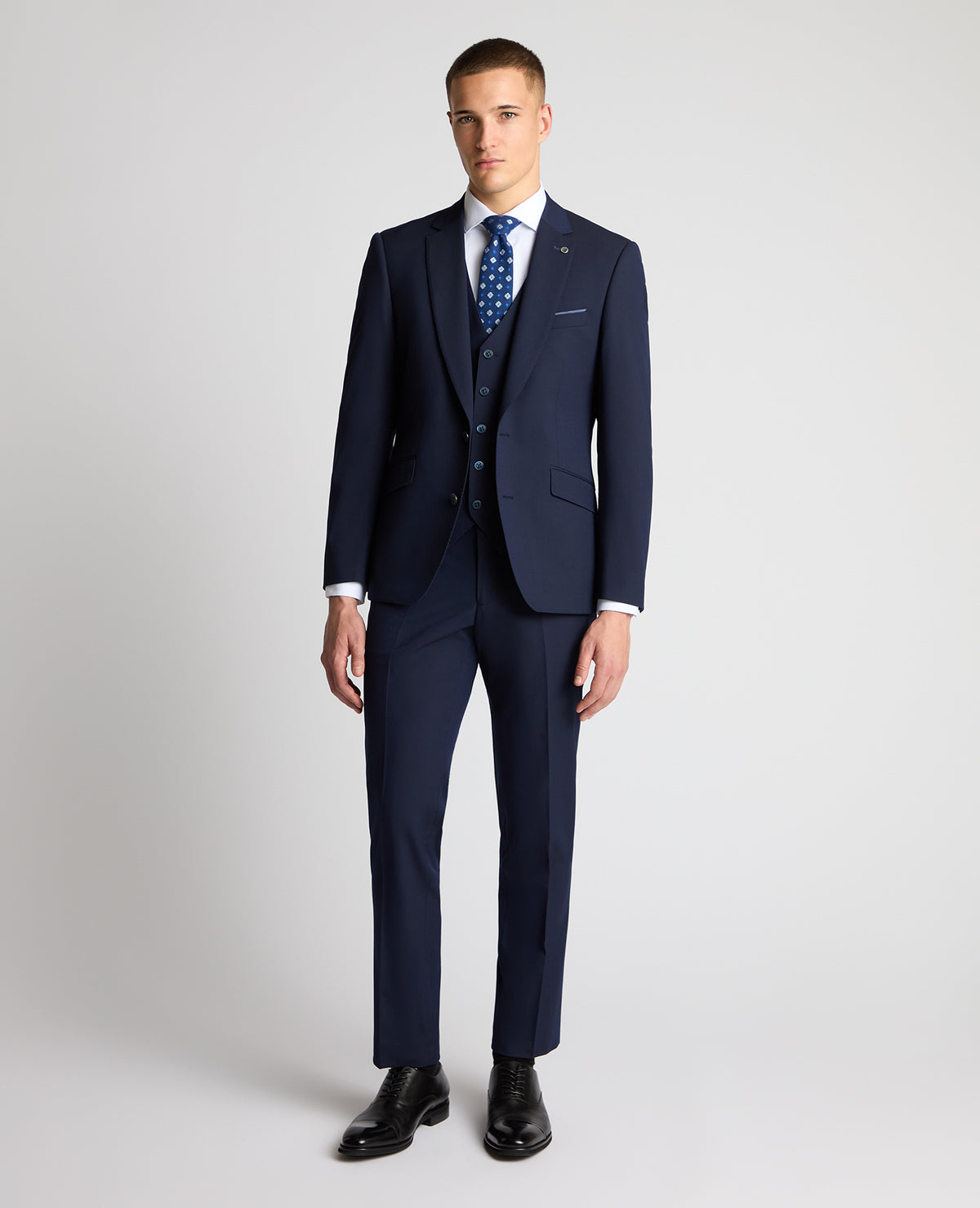 Man wearing a navy suit