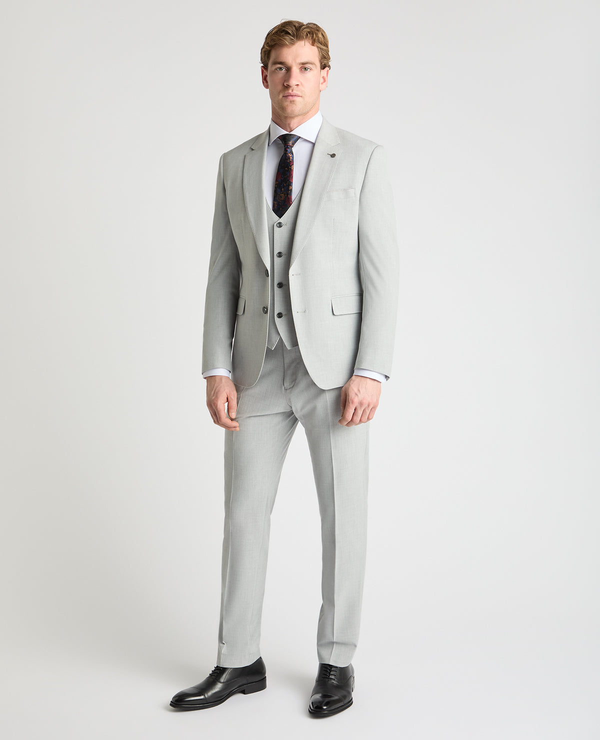 Man wearing a Grey suit