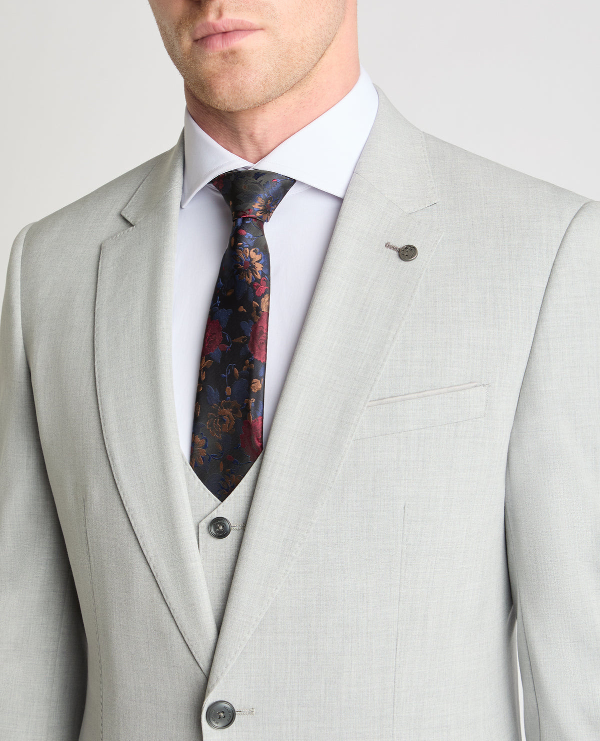 Man wearing a Grey suit