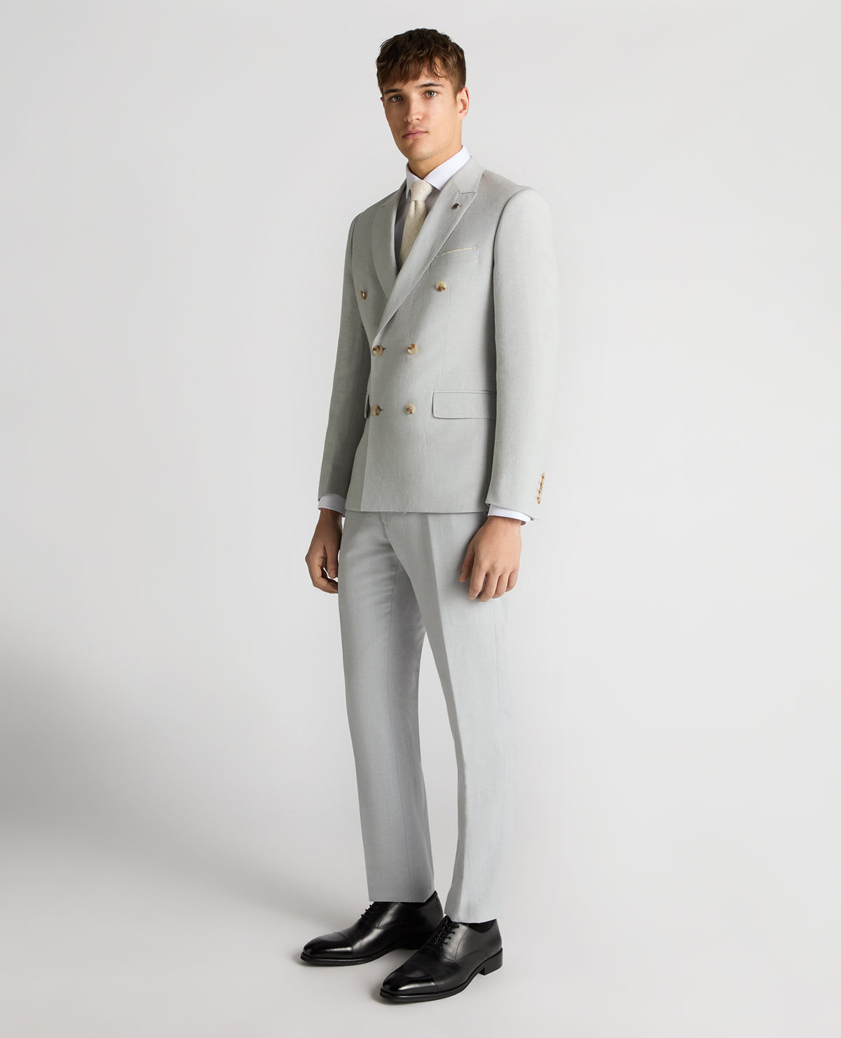 Man wearing a blue Slim Fit Linen-Blend Double Breasted Suit
