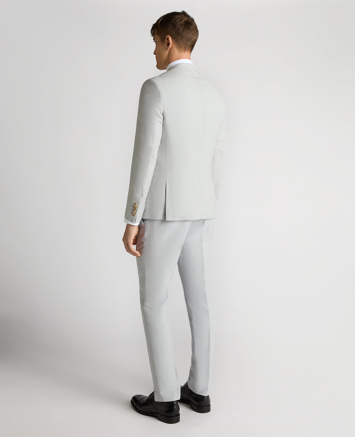 Man wearing a blue Slim Fit Linen-Blend Double Breasted Suit