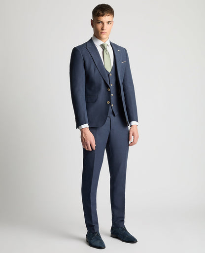 Man wearing a blue Slim Fit Linen-Blend Suit