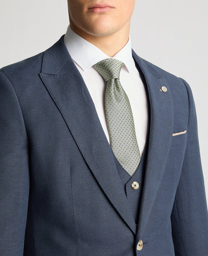 Man wearing a blue Slim Fit Linen-Blend Suit