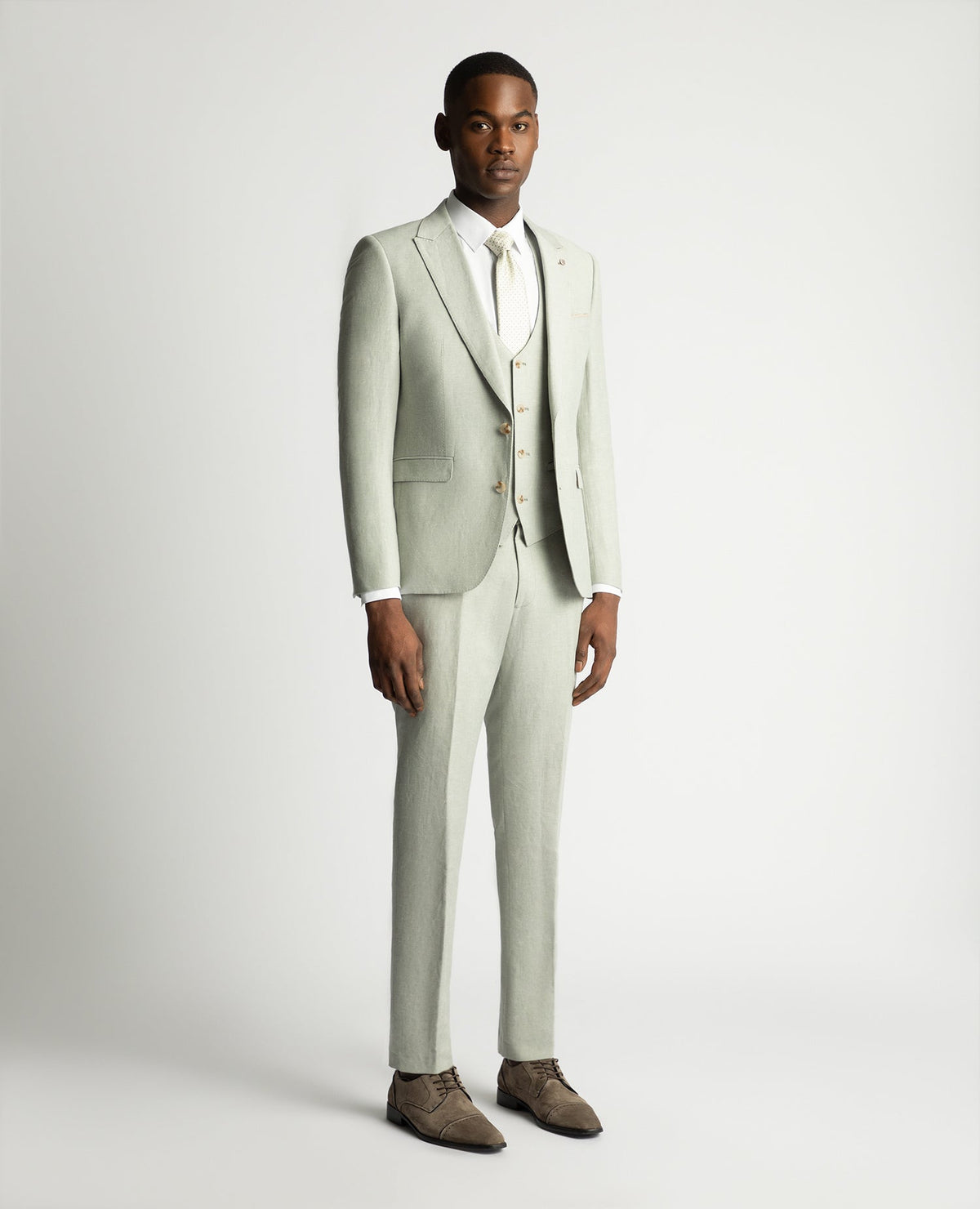 Man wearing a green Slim Fit Linen-Blend Suit