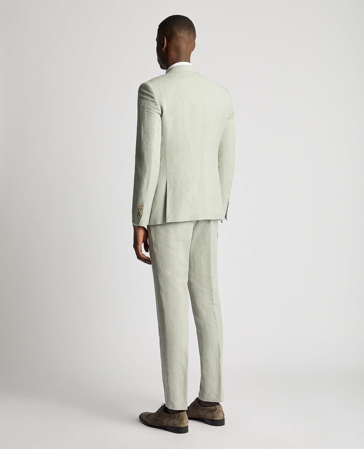 Man wearing a green Slim Fit Linen-Blend Suit