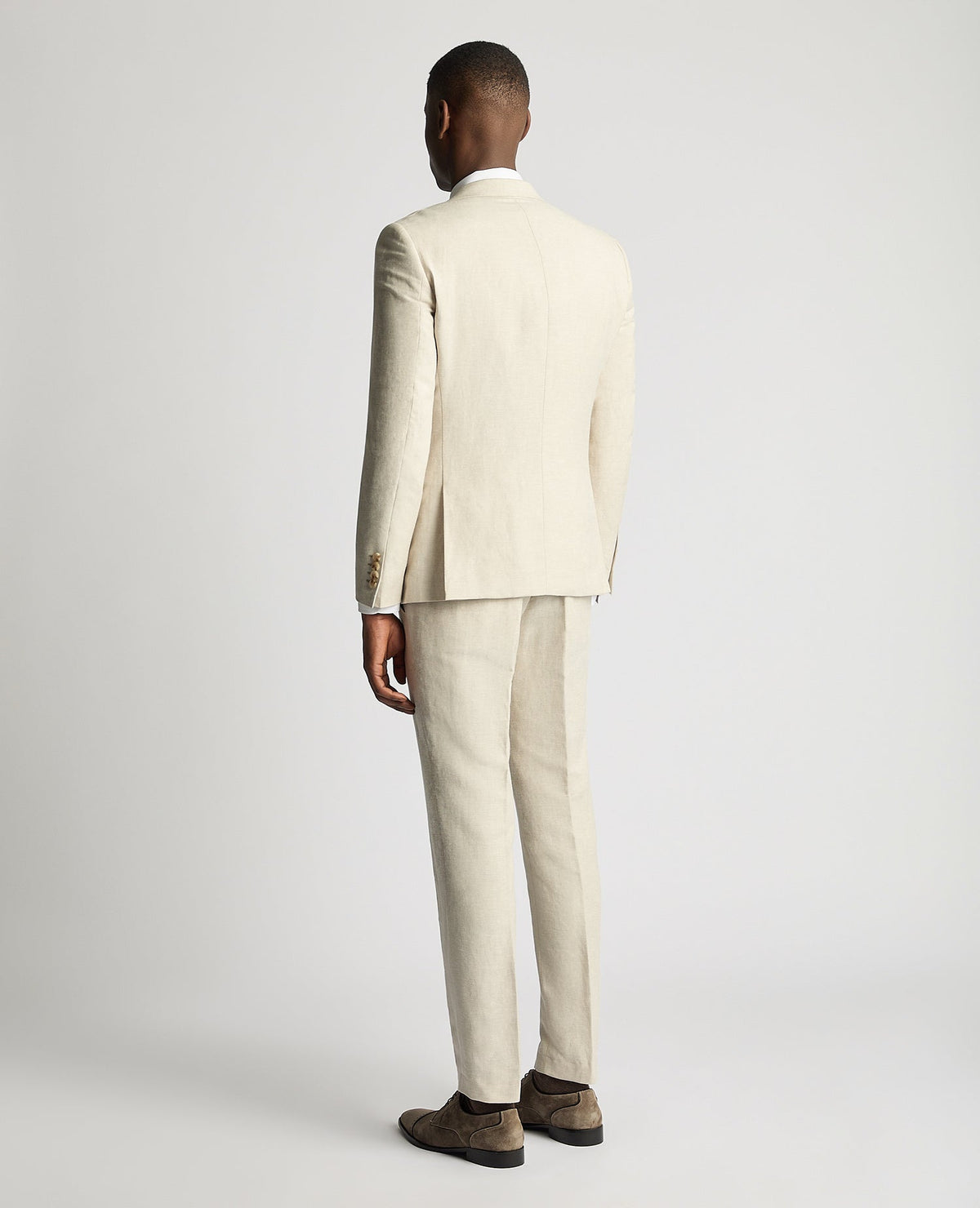 Man wearing a sand Slim Fit Linen-Blend Suit Jacket
