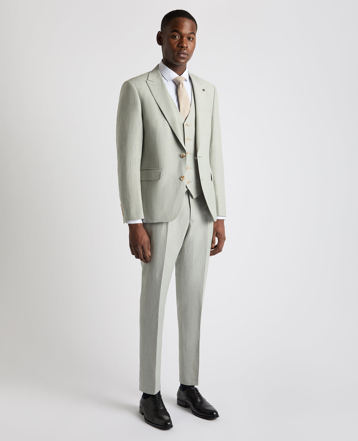 Man wearing a green Tapered Fit Linen-Blend Suit