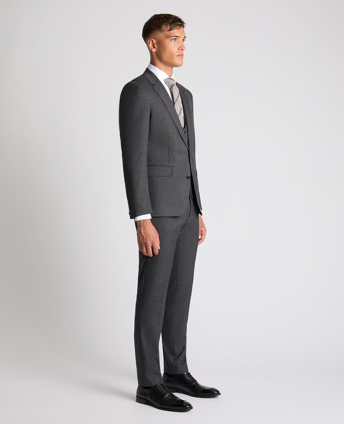 Man wearing a grey Slim Fit Stretch Suit