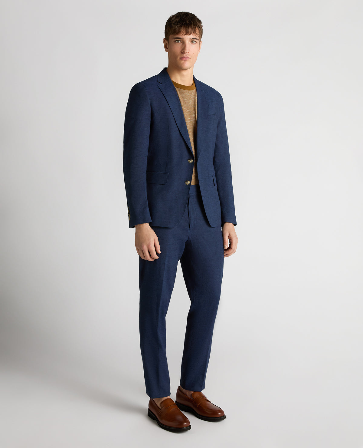 Man wearing a blue Slim Fit Linen-Blend Jacket