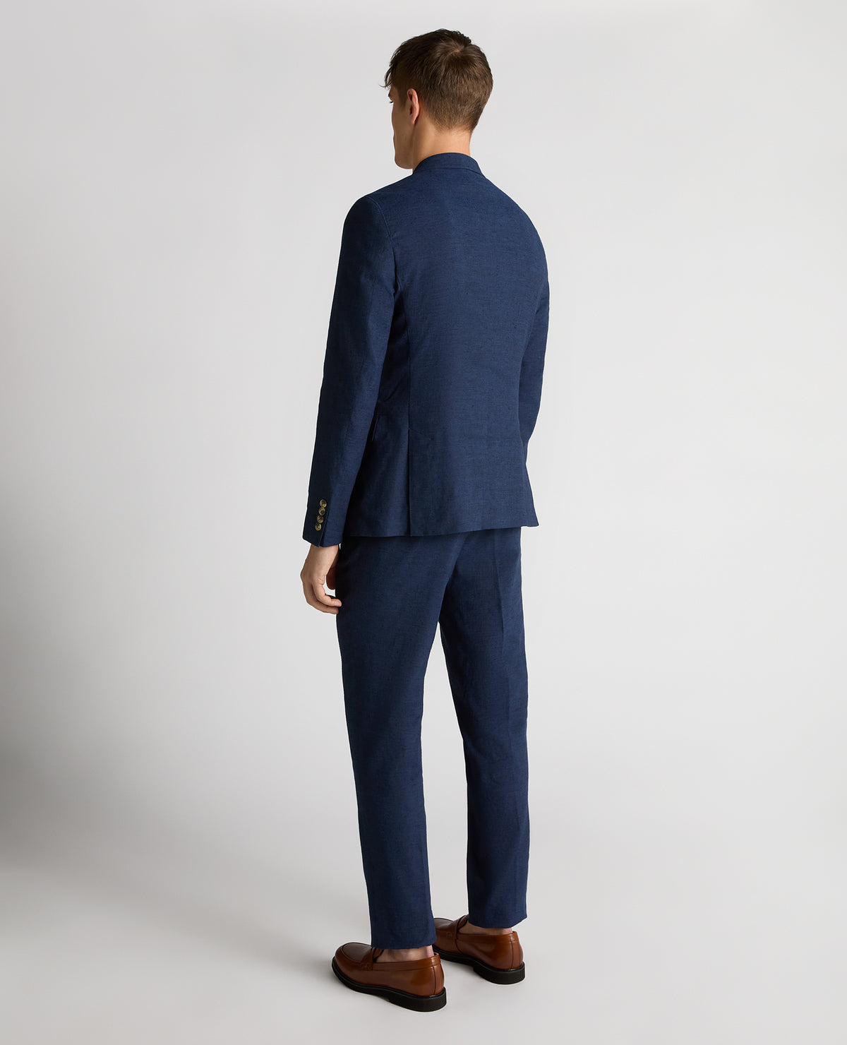 Man wearing a blue Slim Fit Linen-Blend Jacket