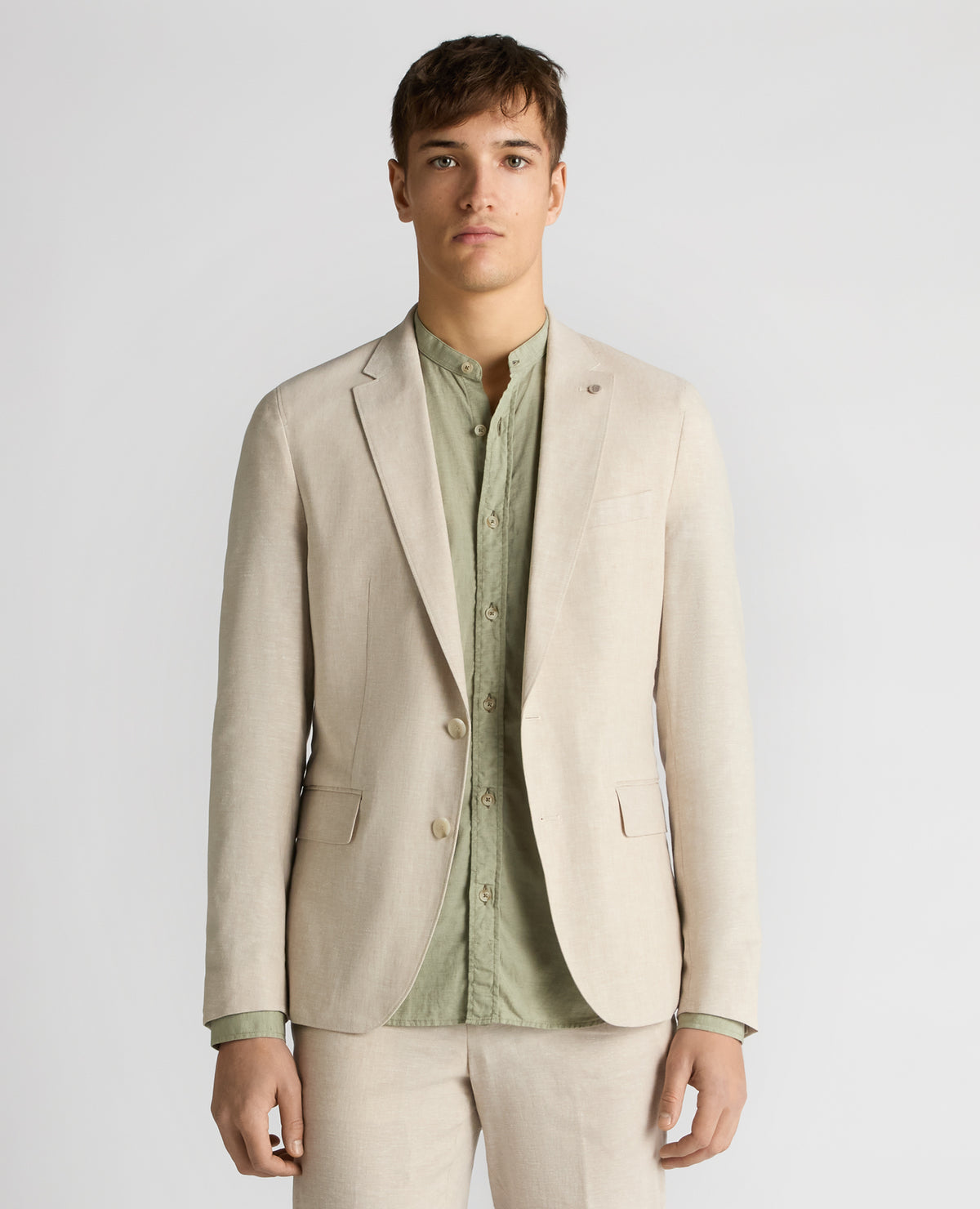 Man wearing a sand Slim Fit Linen-Blend Jacket