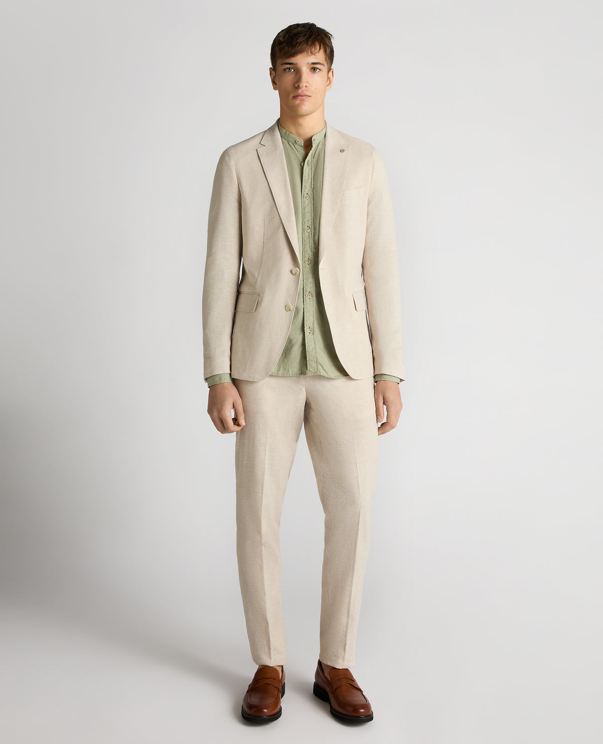 Man wearing a sand Slim Fit Linen-Blend Jacket