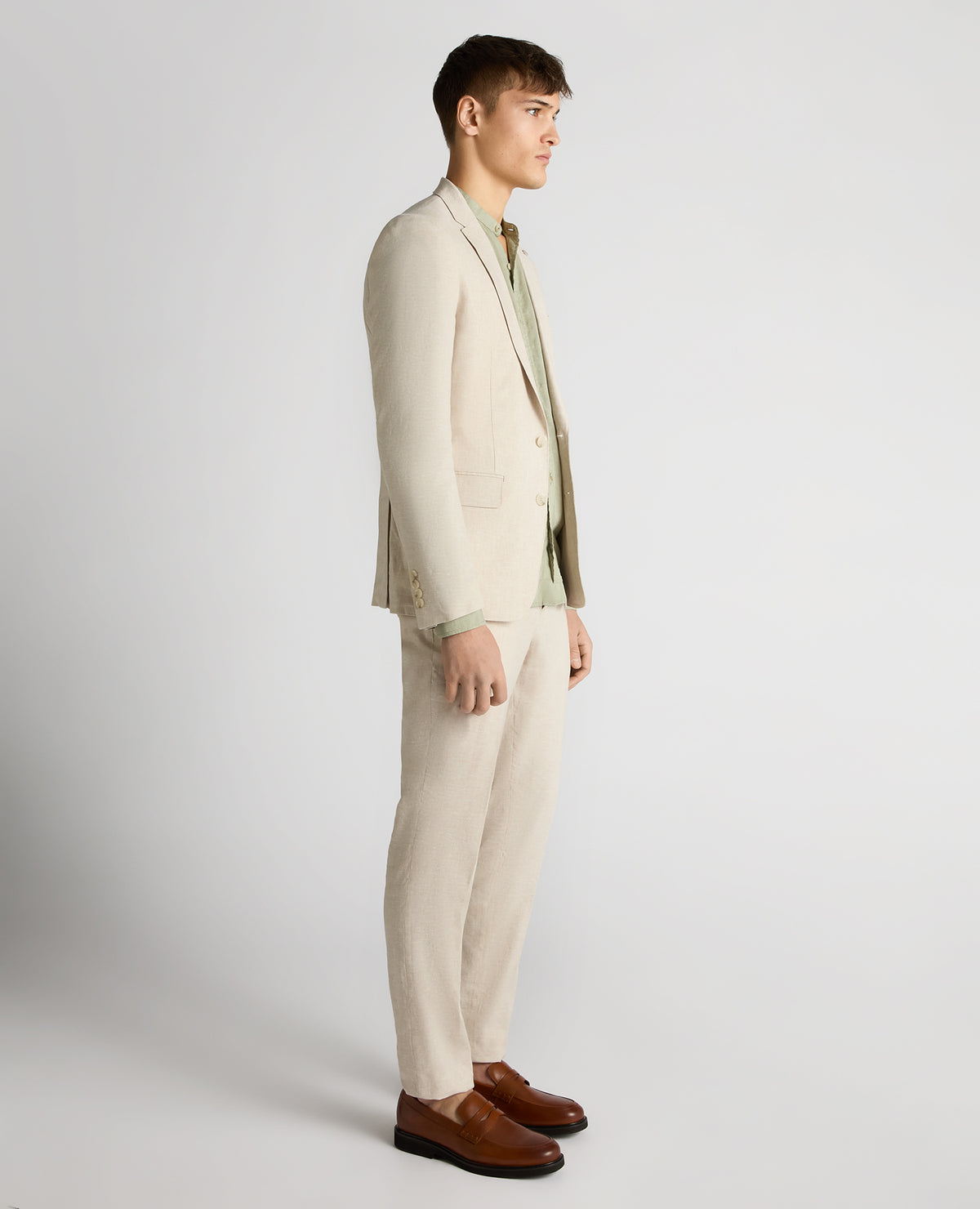 Man wearing a sand Slim Fit Linen-Blend Jacket