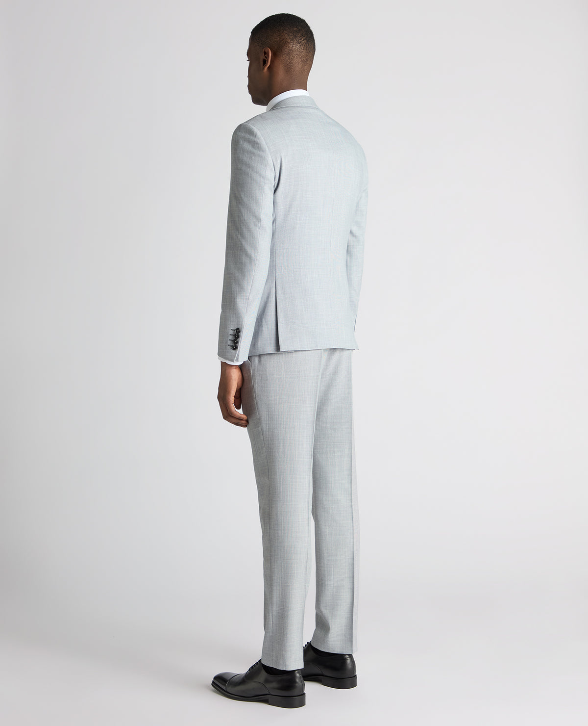 Man wearing a blue Slim Fit Micro Houndstooth Suit Jacket