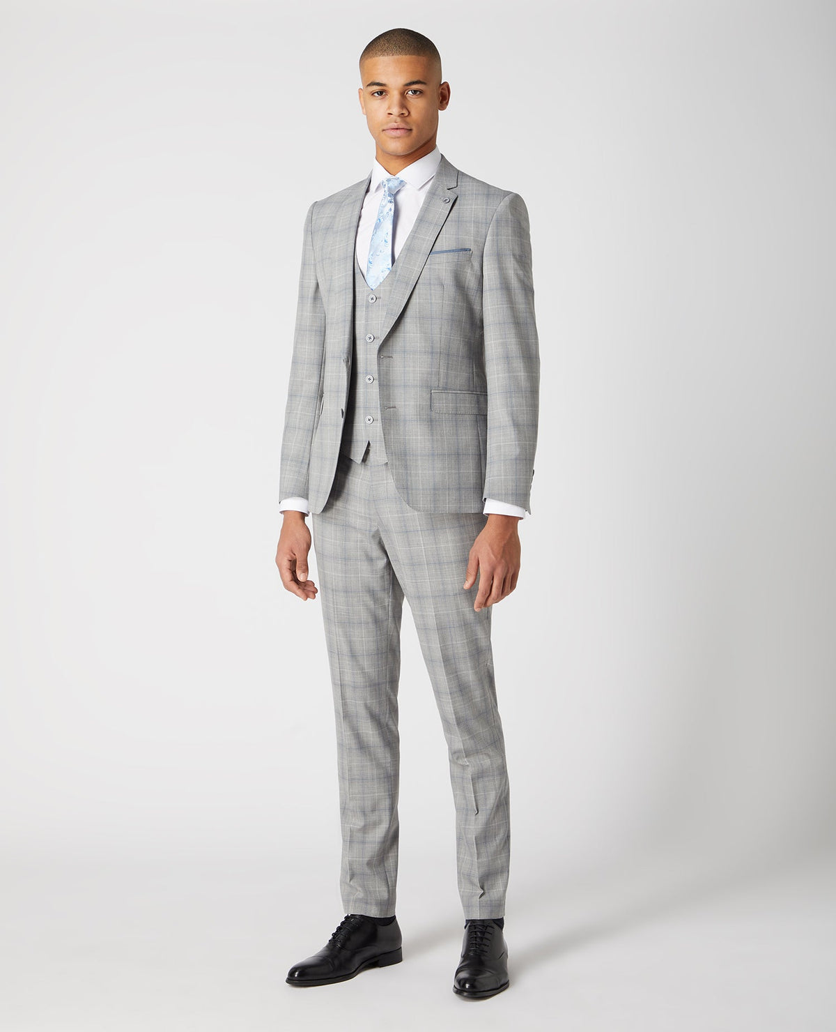 Man wearing a grey Slim Fit Mix and Match Suit