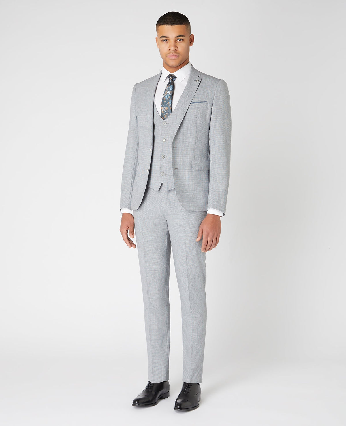 Man wearing a grey Slim Fit Mix and Match Suit