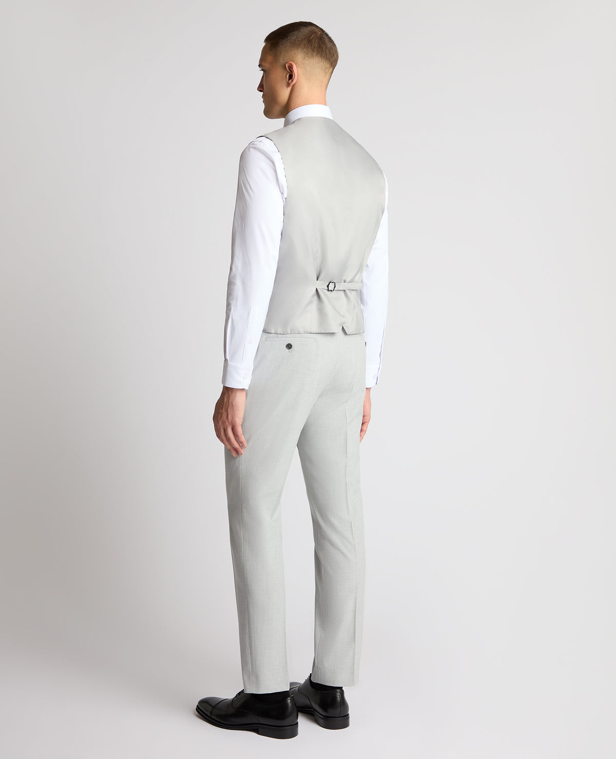 Man wearing a Grey suit